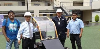 Félix Pucuhuayla, docente de la Facultad de Ingeniería junto al ingeniero José Navarro