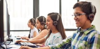 l curso “Learning English” de la VOA, lanzado originalmente en 1959, interesa con lecciones y contenidos de interés a estudiantes de inglés de alrededor del mundo.