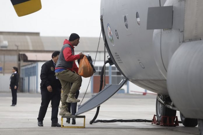 Expulsan a venezolanos del Perú