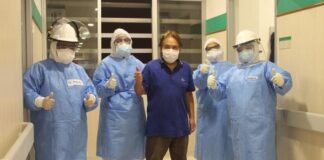 Sus síntomas se agravaron y requirió ventilación mecánica. Sin embargo, logró superar con éxito la enfermedad