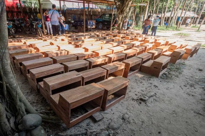 Trabajos se realizaron con materia prima decomisada por las autoridades regionales Trabajos se realizaron con materia prima decomisada por las autoridades regionales