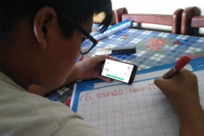 Clases escolares en Perú