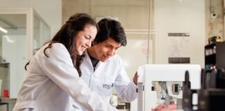 Proyectos tecnológicos diseñados por jóvenes peruanos.