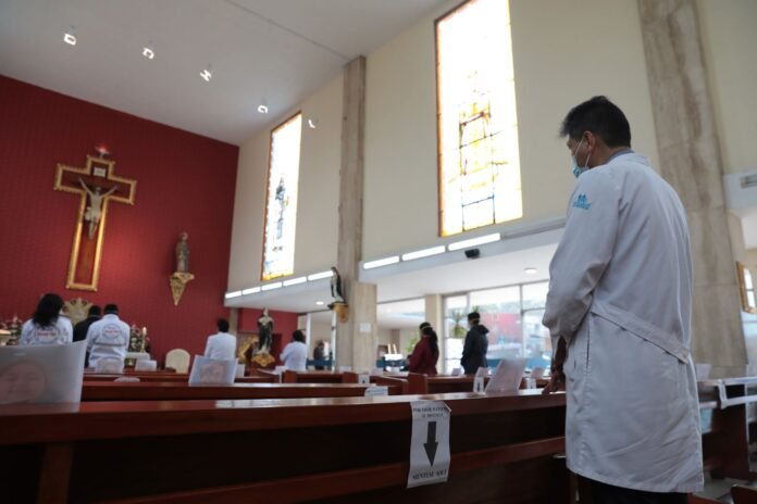 Misas con protocolos sanitarios / Foto: Andina Misas con protocolos sanitarios / Foto: Andina