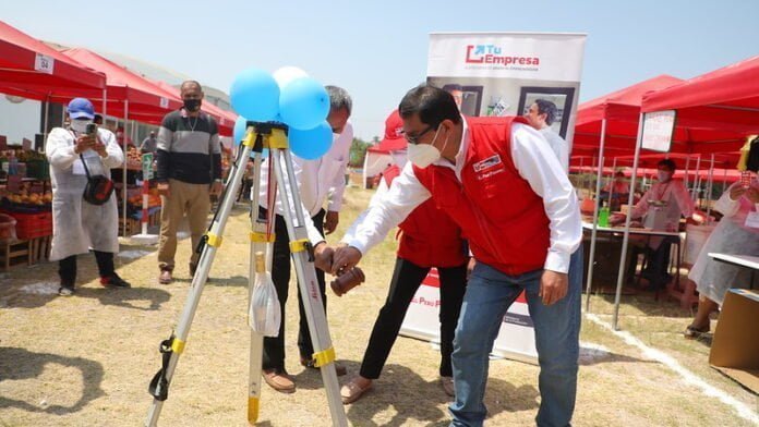 Viceministro de Mype e Industria recorre mercado temporal complejo deportivo San Juan Masias