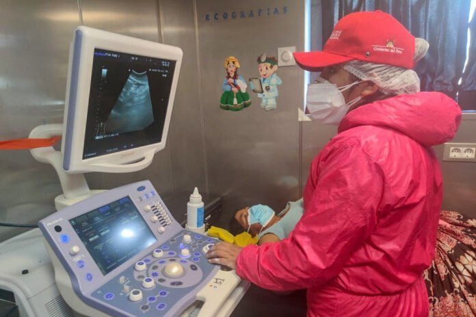 Plataforma Itinerante de Acción Social, gestionada por el Programa PAIS del Midis, navegó durante un mes llevando servicios priorizados a comunidades quechuas y aimaras.