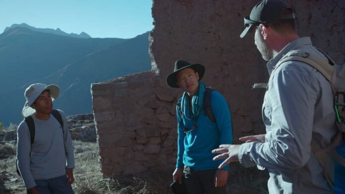 El explorador de National Geographic, Albert Lin, en Machu Picchu (Perú) en Lo Mejor de Ciudades Perdidas en National Geographic