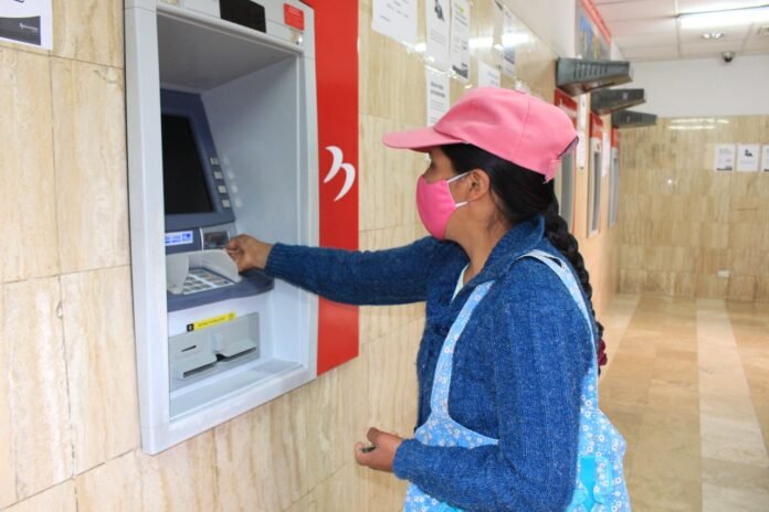 Familias cobran el Bono