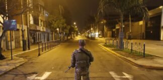 Toque de queda - Foto: Renato Pajuelo