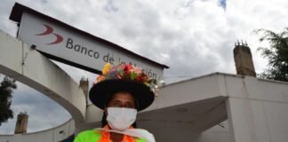 Entrega del bono de S/ 600