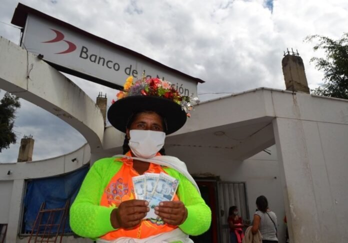 Entrega del bono de S/ 600 Entrega del bono de S/ 600