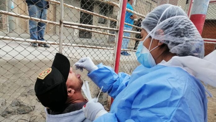 En Centro Rápido de Atención Temporal (CRAT), instalado en losa deportiva La Alborada en Zapallal