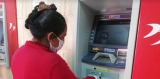 Pago de bono / Foto: Andina