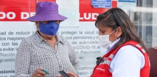 Entrega del bono de S/ 600