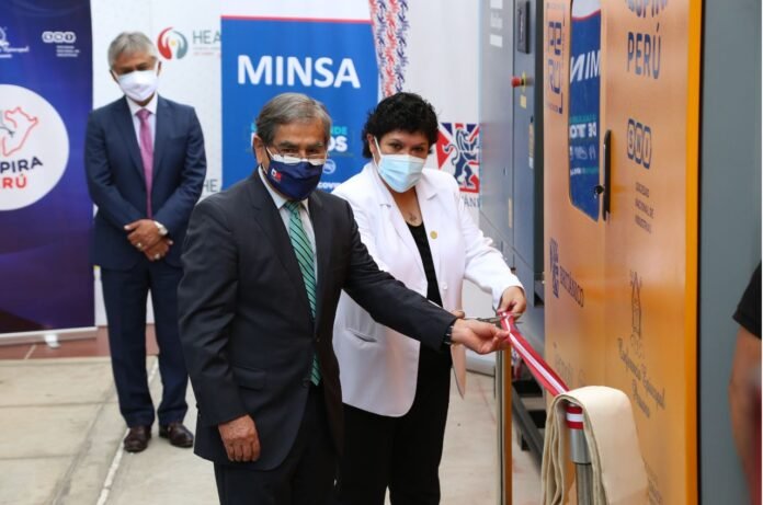 • La planta produce 480 m³ de oxígeno al día, permitiendo atender a un promedio de 30 camas UCI diariamente. • La planta produce 480 m³ de oxígeno al día, permitiendo atender a un promedio de 30 camas UCI diariamente.