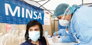 Vacunación de mayores de 50 años en Perú