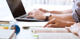 Estudiantes de la Universidad de Ingeniería y Tecnología (UTEC)