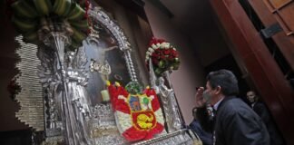 Presidente Castillo visita la imagen del Señor de Los Milagros