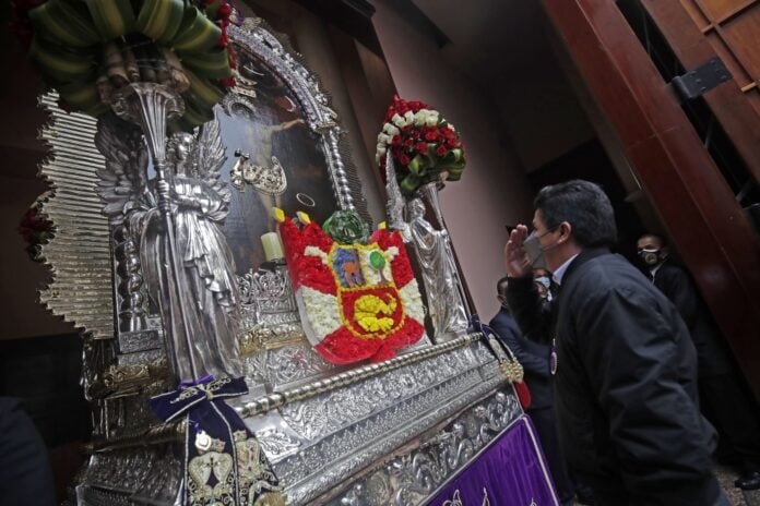 Presidente Castillo visita la imagen del Señor de Los Milagros