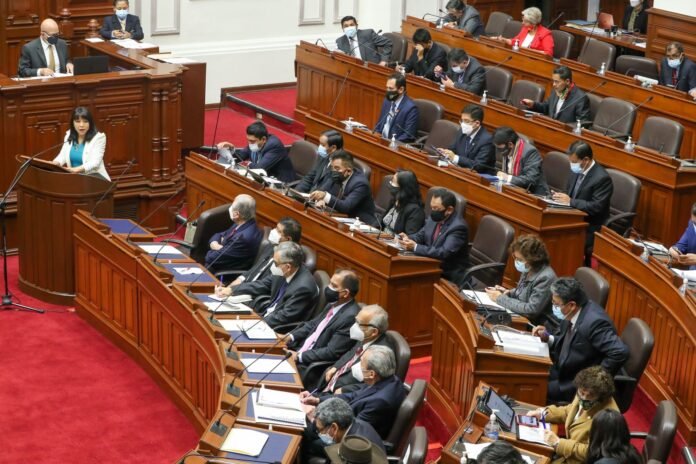 Mirtha Vásquez ante el Pleno del Congreso