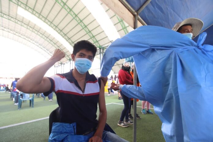 Covid-19: vacunación a jóvenes y adolescentes