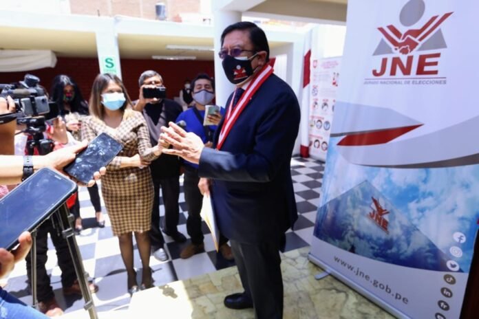 Jorge Luis Salas Arenas, presidente del JNE