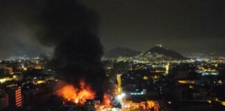 Incendio en Mesa Redonda / Foto: Andina