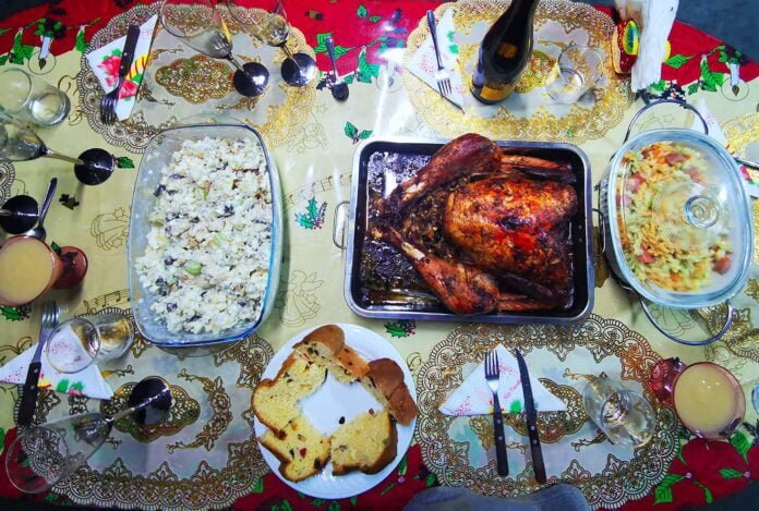 Mesa navideña peruana