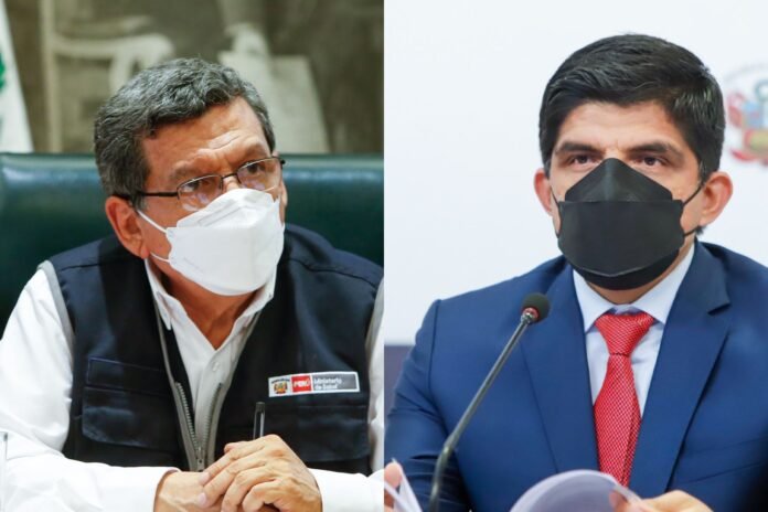 Ministros de Salud, Hernando Cevallos, y de Defensa, Juan Carrasco,