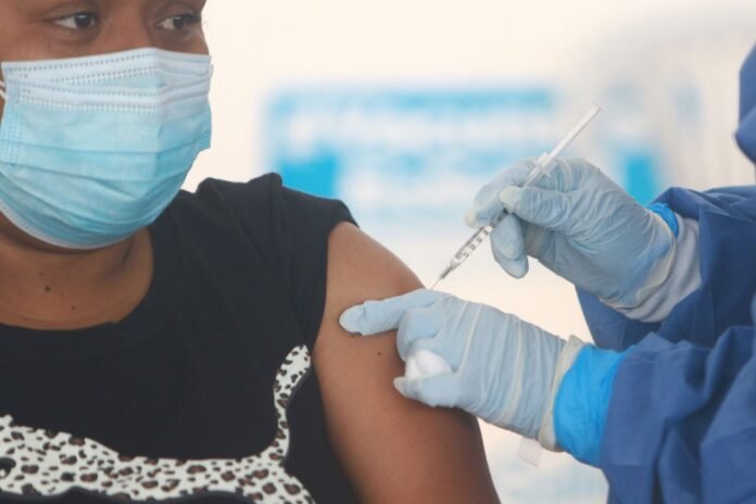 000804731W Vacunación en Perú