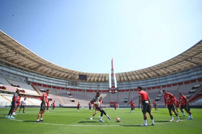 000856808W Selección peruana de fútbol