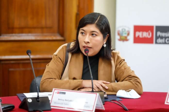 ministra de Trabajo y Promoción del Empleo, Betssy Chávez.