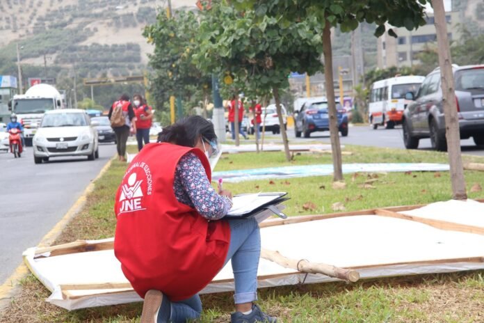 fiscalizadores del jne