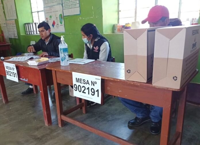 Primera mesa instalada en La Libertad. Primera mesa instalada en La Libertad.