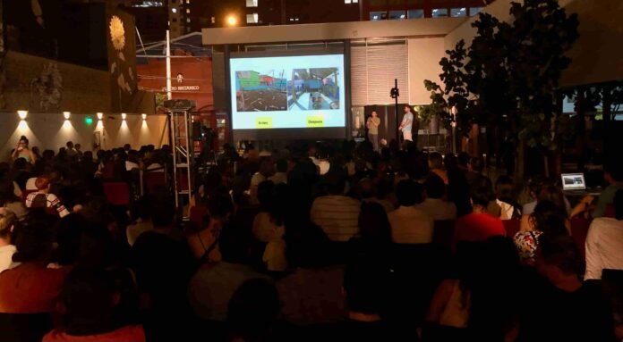 ‘Pecha Kucha Night Lima’ presenta su encuentro número 50, esta vez en su nueva versión al aire libre, con una propuesta fresca, renovada, cargada de vibras positivas y de inspiración. En el encuentro, los ponentes exponen su trabajo, investigación o idea a los invitados, con el objetivo de compartir experiencias y generar vínculos creativos.