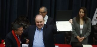 Rafael López Aliaga recibe credenciales de alcalde de Lima