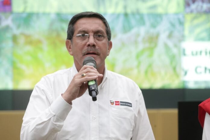 ministro de Defensa, Jorge Chávez Cresta