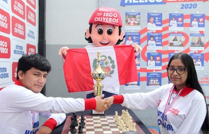Escolares ajedrecistas peruanos