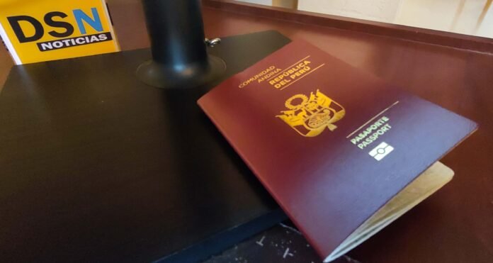 Pasaporte peruano (2) Pasaporte peruano.