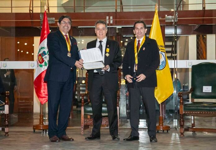 sesión solemne Miraflores fiestas patrias