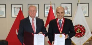 El Dr. Edward Roekaert Embrechts, rector y CEO de la UPC y el ing. CIP Roque Benavides, decano del CIP-CD Lima