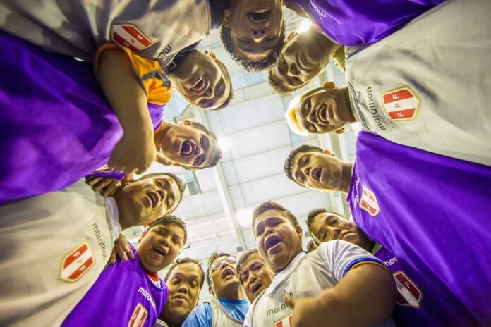 personas peruanas de talla baja