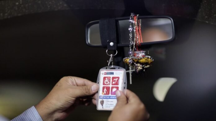 distintivos vehiculares para estacionamientos reservados