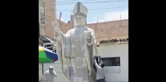 Estatua del papa León XIV en Chiclayo