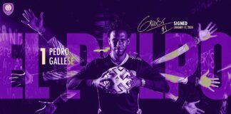 Pedro Gallese levanta la mano con el uniforme de Orlando City tras su despedida oficial en la MLS 2025