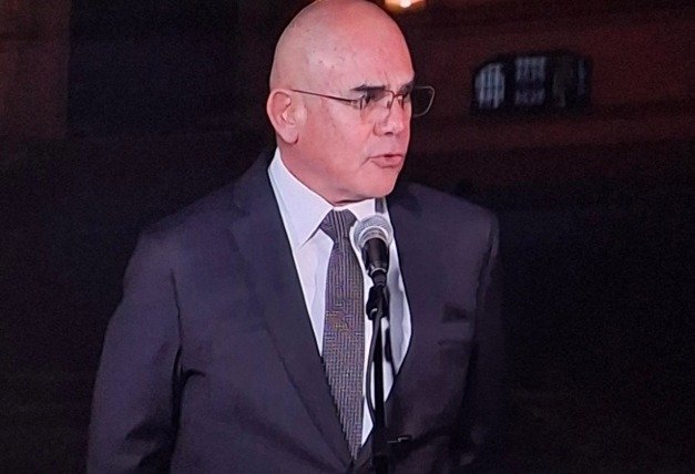 Premier Ernesto Álvarez