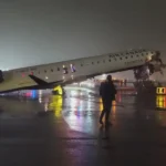 VIDEO: Un avión colisiona con un camión de bomberos en Nueva York: reportan fallecidos y varios heridos Air Canada accidente Nueva York hoy