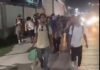 Hondureños caminan hacia Estados Unidos