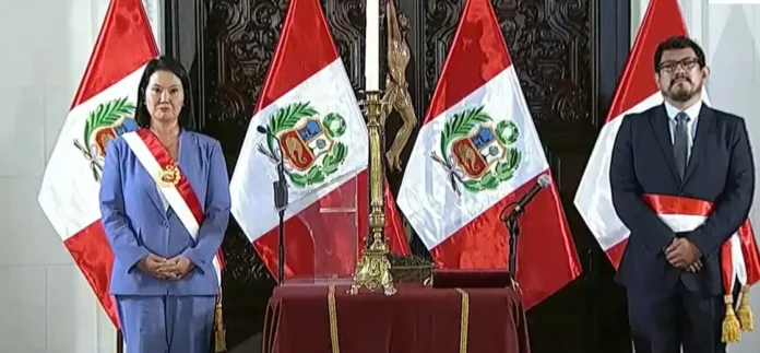 Presidenta Keiko Fujimori toma juramento al nuevo ministro de Transportes y Comunicaciones Presidenta Keiko Fujimori toma juramento al nuevo ministro de Transportes y Comunicaciones