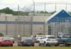 Tennessee: detenido por ICE denuncia presuntas represalias en centro migratorio y asegura que otro hombre fue golpeado centro de detención migrante en tennessee